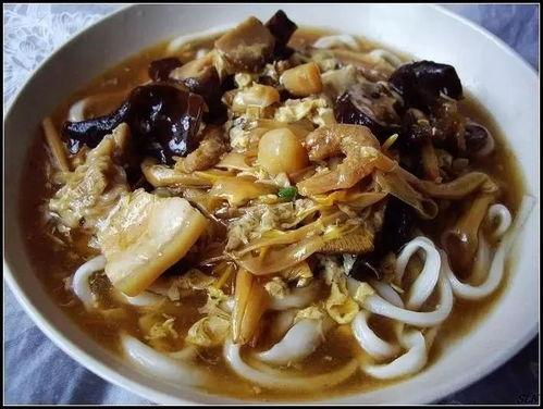 国产剧吃打卤面视频,一勺打卤面，唤醒味蕾回忆