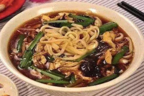 国产剧吃打卤面视频,一勺打卤面，唤醒味蕾回忆