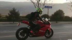 国产摩托车小视频抖音,国产摩托车小视频，速度与激情的视觉盛宴  第2张